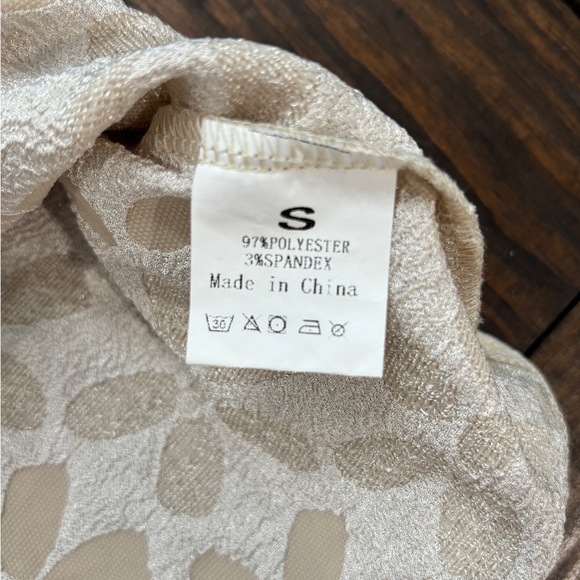 Elegant Beige Floral Puff Embroidered Top - Picture 8 of 9